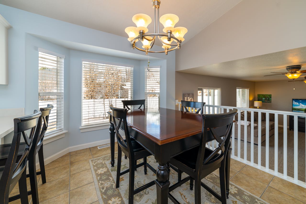 Guide Complet : Comment Choisir le Lustre Parfait pour une Ambiance de Luxe et d'Exception (Dimensions & Style)